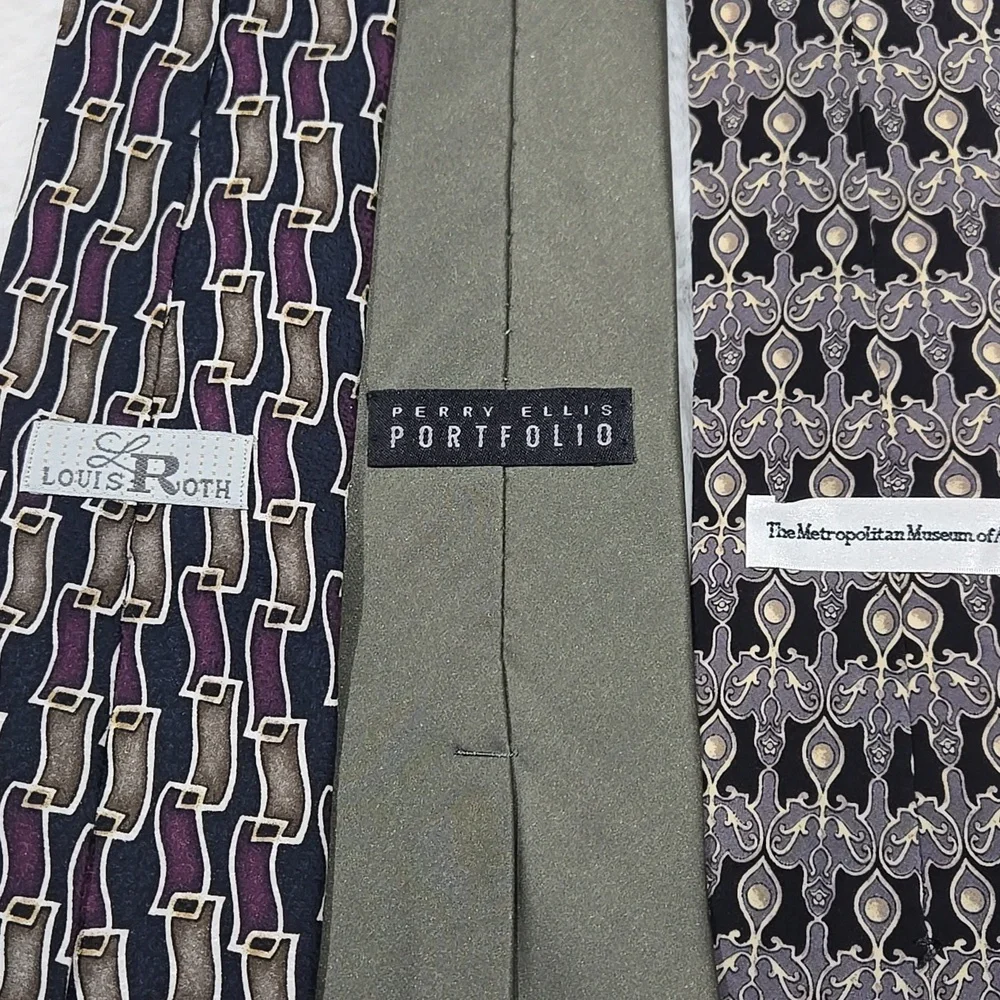 The Metropolitan Museum of Art 3 men's ties, hunter green black, gray